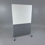 Begagnad whiteboard på hjul Alumi Kombi Dot från Abstracta. I grå/vit. Mått: bredd 120 cm, djup 6.3 cm och höjd 200 cm. 