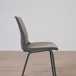Begagnad Konferensstol från Profim, modell Ana 4340SR. Klädd i ljusgrått tyg med mörkgrå ben. Mått Höjd: 82 cm, Sitthöjd: 47 cm, Rygghöjd: 43 cm, Sittbredd: 43 cm, Ryggbredd: 41 cm, Sittdjup: 40 cm