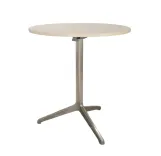 Begagnat cafébord från Pedrali modell Ypsilon 4790T med rund vit bordsskiva och aluminiumstativ. Mått: Höjd 74 cm x Bredd 69,5 cm x Djup 69,5 cm. 