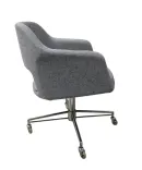 Begagnad fåtölj Largo från Johanson Design. I ljusgrått tyg, på kromat stativ med hjul. Mått: Höjd 77 cm x Bredd 60 cm x Djup 65 cm, Sitthöjd: 47 cm. 
