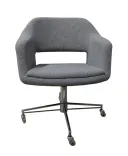 Begagnad fåtölj Largo från Johanson Design. I ljusgrått tyg, på kromat stativ med hjul. Mått: Höjd 77 cm x Bredd 60 cm x Djup 65 cm, Sitthöjd: 47 cm. 