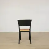 Begagnad konferensstol Light & Easy från Gärsnäs i svart och läder. Mått: Total höjd 82 cm, sitthöjd 46 cm, bredd 35 cm, sittdjup 40 cm. 
