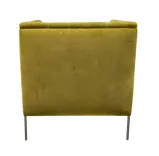 Begagnad fåtölj Lipp från Living Divani i gult. Mått: Höjd 84 cm x Bredd 74 cm x Djup 66 cm Sitthöjd 43 cm. 
