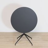 Begagnat hopfällbart bord Yop från Arper med rund bordsskiva och stativ i aluminium. Mått: Diameter 79 cm och höjd 75 cm. 
