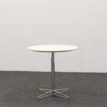 Begagnat cafébord X-bone från Johanson Design i vit färg och kromat stativ. Mått: diameter 75 cm och höjd 73 cm. 