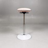 Begagnad balanspall Joi från Savo med rosa sits. Mått: Justerbar sitthöjd mellan 58 till 79 cm. 