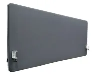 Begagnad bordsskärm från Götessons, modell ScreenIt A30. I mörkgrå färg. Mått: höjd 67 cm, bredd 160 cm och djup 4 cm.  
