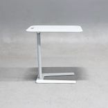 Begagnat laptopbord Tool från Offecct, med ljusgrå bordsskiva. Mått: justerbar höjd mellan 55 till 72 cm. 