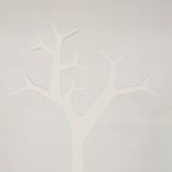 Begagnad klädhängare Tree från Swedese i vitt. Mått: Höjd: 194 cm, Bredd: 89 cm, Fotens diameter 50 cm. 