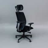Begagnad kontorsstol Soul från Savo med ryggstöd i mesh, tygklädd sits. Mått: sitthöjd 40–52 cm.