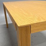 Begagnat konferensbord Bespoke från Swedese i ek. Mått: Bredd 160 cm, Djup 80 cm, Höjd 72 cm. 