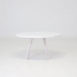 Begagnat runt soffbord Mill från Karl Andersson & Söner i vit färg. Diameter 90 cm och höjd 46 cm. 