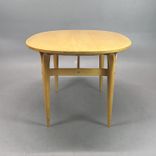 Begagnat soffbord Superellips från Bruno Mathsson i björk. Mått: bredd 120 cm, djup 71 cm, höjd 52 cm. 