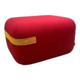 Begagnad sittpuff från Viccarbe i rött med gult handtag. Mått: Höjd 36 cm, Bredd 48 cm, Djup 60 cm. 
