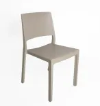 Begagnad beige utestol, modell Kate från SCAB Design. Mått: höjd 84 cm, bredd 50 cm, djup 50 cm. Sitthöjd: 46 cm. 