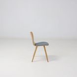 Begagnad konferensstol Sola från Martela trä med i melerad sits. Mått: Sitthöjd 46 cm, höjd 79 cm, djup 45 cm och bredd 55 cm. 