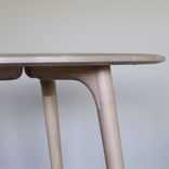 Begagnat runt cafébord Bat i ask från Karl Andersson & Söner. Mått: diameter 70 cm och höjd 72 cm. 