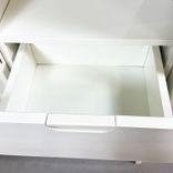 Begagnat towerskåp i vitt. Mått: Bredd 34,5 cm, Djup 81 cm, Höjd 120 cm. 