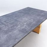 Begagnat konferensbord med bordsskivan i grå betonglaminat och träklädda ben. Mått: bredd 240 cm, djup 100 cm, höjd 72 cm. 