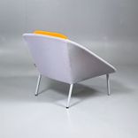 Begagnad fåtölj Netframe från Offecct i orange/grå färg. Mått bredd: 98 cm, djup: 83 cm och höjd: 74 cm, sitthöjd 40 cm. 