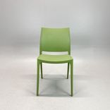 Begagnad utestol Maya från Siesta i grönt. Mått: bredd 44 cm, djup 50 cm, Höjd: 81 cm, Sitthöjd: 45 cm. 