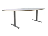 Begagnat ovalt konferensbord från Edsbyn med vit laminatskiva, grålackerat underrede, kabellucka och kabeldike. Mått: 240 x 115 x 70 cm. 