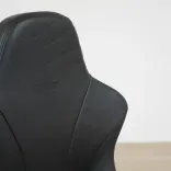 Begagnad Gamingstol/kontorsstol Phoenix Tier 3 från Svivs i svart. Mått: Sitthöjd: 44-51 cm, Sittdjup: 51 cm, Sittbredd: 51 cm. 