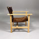Begagnad fåtölj Ferdinand från Gärsnäs i mörkbrunt läder och ekstomme. Mått: Bredd 64,6 cm, djup 73 cm, höjd 75 cm och sitthöjd 38,5 cm 