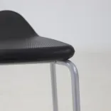 Begagnad barstol Plektrum från Materia i svart. Mått: sitthöjd 78 cm. Mått: höjd 87 cm, bredd 45 cm och djup 43 cm. 