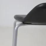 Begagnad barstol Plektrum från Materia i svart. Mått: sitthöjd 78 cm. Mått: höjd 87 cm, bredd 45 cm och djup 43 cm. 