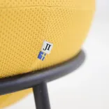 Begagnad gul fåtölj Pod Lowback från Jonas Ihreborn. Mått: Sitthöjd 44 cm, höjd 75 cm, sittbredd 68 cm och sittdjup 50 cm.