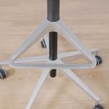 Begagnad kontorsstol Setu från Herman Millers. I svart mesh med svart fot. Mått: Höjd: 128 cm, Sitthöjd: 68-89 cm, Sittbredd: 48 cm, Rygghöjd: 46 cm. 