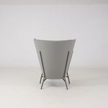 Begagnad fåtölj med hög rygg Aura från Inno i grå tygklädsel. Mått: Höjd 125 cm, sitthöjd 45 cm och sittdjup 57 cm. 