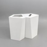 Begagnad källsortering Kite från TreCe i vit färg för restavfall. Mått: bredd 50 cm, djup 49.2 cm och höjd 70 cm. 