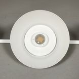 Begagnad taklampa modell w103 Sempe s3 från Wästberg i vitt med tre skärmar. Mått: Bredd 73 cm, Höjd 15 cm. 