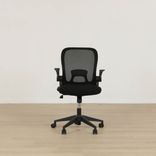 Begagnad kontorsstol Compact från Offix i svart. Mått: Sitthöjd: 42-52 cm, Höjd: 86-96 cm, Sittbredd: 48 cm, Ryggbredd: 44 cm, Sittdjup: 49 cm. 