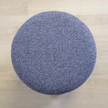 Begagnad sittpuff B-bitz Bob i blått från Johanson Design, Cylinderformad. Mått: diameter 38 cm, höjd 44 cm. 