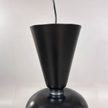 Begagnad svart taklampa från Hem, modell Alphabeta Uno. Mått: Diameter 19 cm och höjd 29 cm.