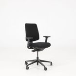 Begagnad kontorsstol James från Martela i svart. Mått: Sitthöjd 46–58 cm, sittbredd 46 cm och sittdjup 44 cm. 