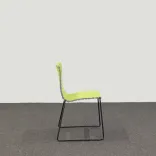 Begagnad konferensstol Rib från Johanson Design i grönt. Mått: Höjd: 80 cm, Bredd: 52 cm, Djup: 52 cm. 