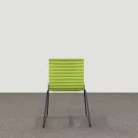Begagnad konferensstol Rib från Johanson Design i grönt. Mått: Höjd: 80 cm, Bredd: 52 cm, Djup: 52 cm. 