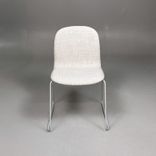 Begagnad konferensstol Visu från Muuto i gråbeige tyg och ljusgrått metallunderrede.  Mått: Bredd 53,5 cm, djup 50 cm, höjd 78 cm, sitthöjd 46 cm. 
