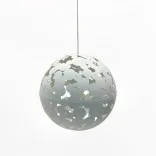 Begagnad taklampa Camouflage från Zero i vit färg. Mått: Höjd 65 cm x Bredd 50 cm x Djup 50 cm. 