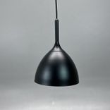 Begagnad svart taklampa Bellevue. Mått: diameter 24 cm och höjd på 34 cm.  