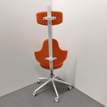Begagnad kontorsstol Spine från Savo i orange tyg. Mått: sitthöjd mellan 42,5-52 cm. 