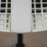 Begagnad kontorsstol Sayl från Herman Miller i vit/grå färg. Mått: Sitthöjd: ca 43-57 cm, Sittbredd: 49 cm, Sittdjup: 46 cm. 
