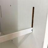 Begagnat towerskåp i vitt. Mått: Bredd 34,5 cm, Djup 81 cm, Höjd 120 cm. 