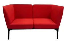 Begagnad modulsoffa Social från Pedrali i rött polyuretanskum med svarta aluminiumben. Mått: Höjd 77 cm x Bredd 130 cm x Djup 66 cm Sitthöjd 40 cm. 