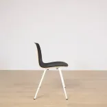 Begagnad konferensstol Sola från Martela i svart färg. Mått: Sitthöjd: 45 cm, Rygghöjd: 38 cm, Höjd totalt: 78 cm. 