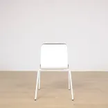 Begagnad konferensstol Sola från Martela i svart färg. Mått: Sitthöjd: 45 cm, Rygghöjd: 38 cm, Höjd totalt: 78 cm. 